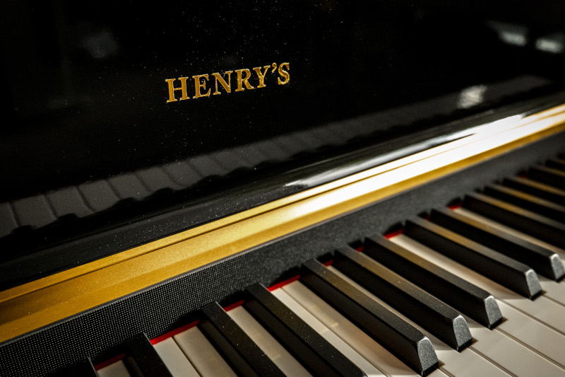HENRY’S Veretis HDP301 detail černého piana HENRY’S Veretis HDP301