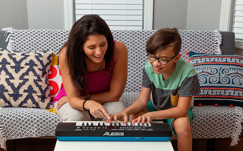 Keyboard ALESIS HARMONY 32 Hra na klávesy ALESIS HARMONY 32