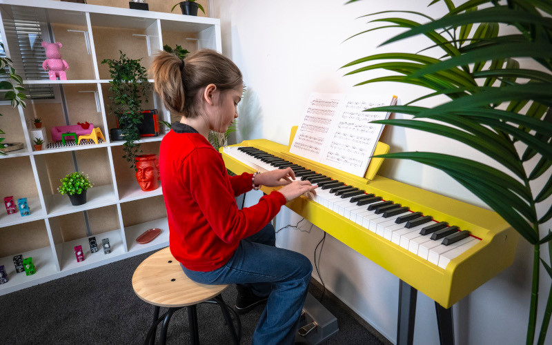 HENRY’S Jr. Vila DPV055 žluté piano Vila