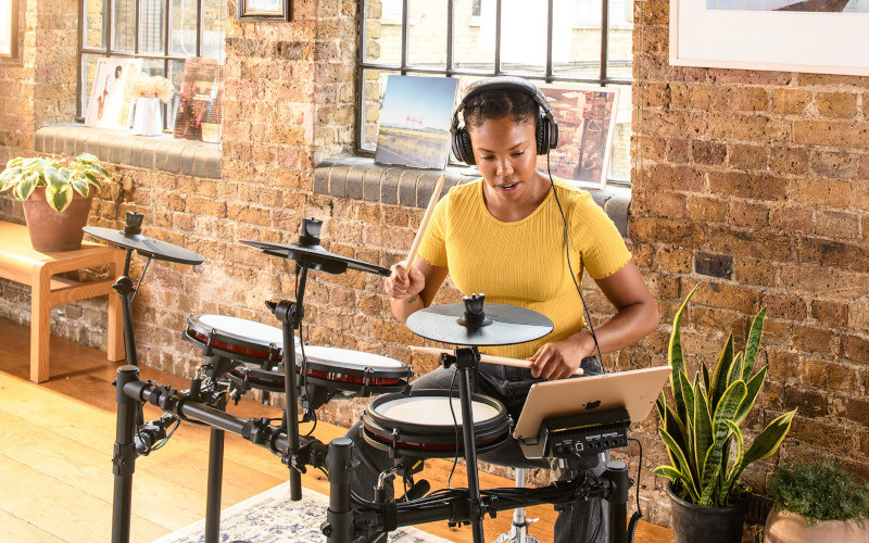 ALESIS NITRO MAX KIT Hra na ALESIS NITRO MAX KIT