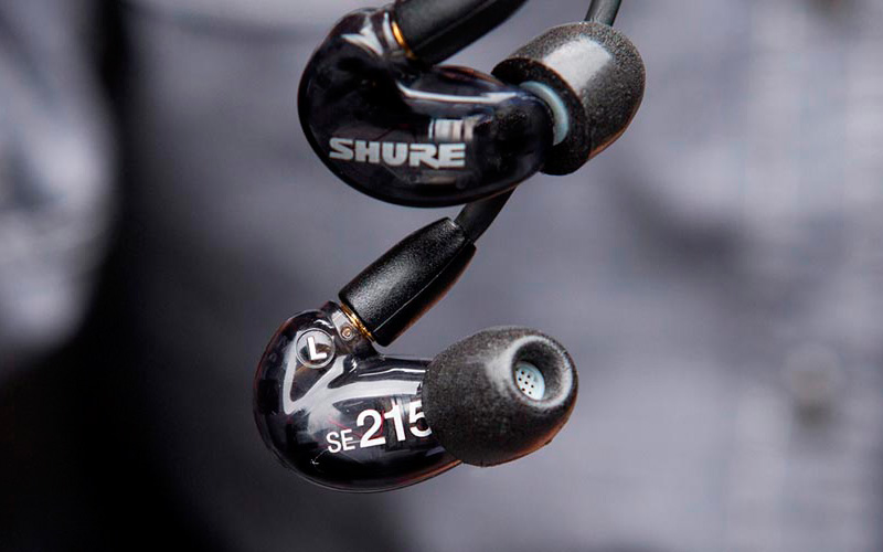 Detail sluchátek SHURE SE215-K-EFS