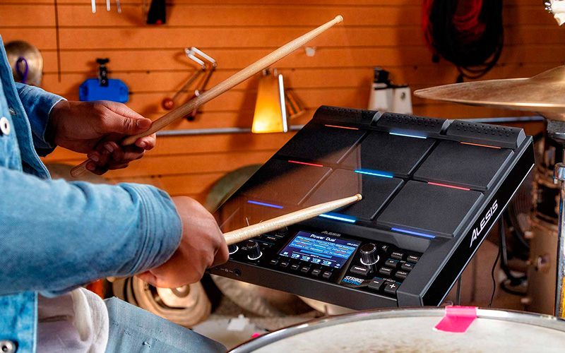 Perkusní pad ALESIS STRIKE MULTIPAD Hra pomocí ALESIS STRIKE MULTIPAD