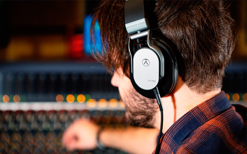 Sluchátka AUSTRIAN AUDIO HI-X55 Sluchátka AUSTRIAN AUDIO HI-X55 ve studiu