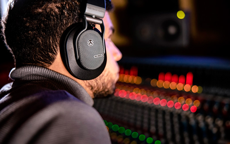 Sluchátka AUSTRIAN AUDIO HI-X65 Sluchátka AUSTRIAN AUDIO HI-X65 ve studiu